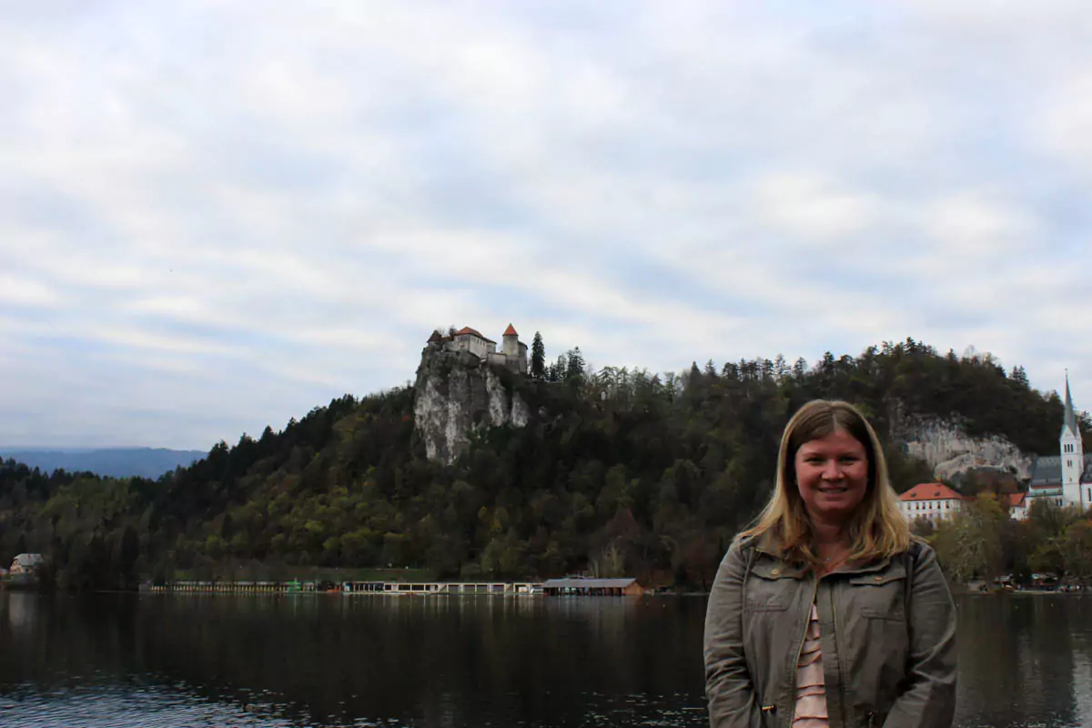 Contiki Tour: Katie standing at the edge of Lake Bled