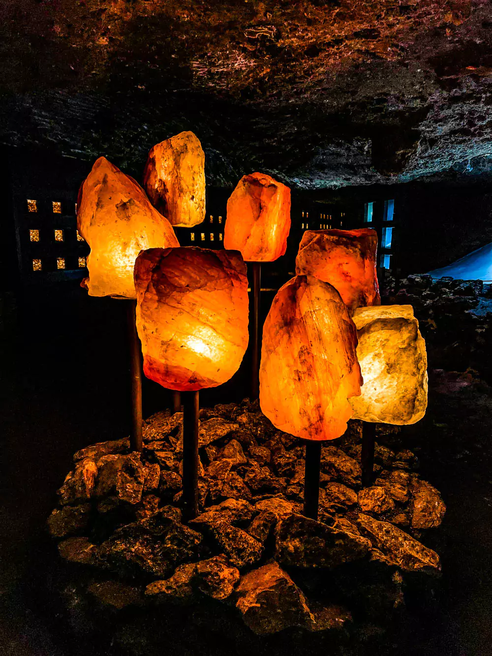 Display of pink Himalayan salt at the Hallstatt Salt Mine (Salzwelten) in Austria, featuring translucent, rose-tinted crystals arranged in a rustic setting. The exhibit contrasts regional salt traditions with global varieties, emphasizing their visual and mineral richness.