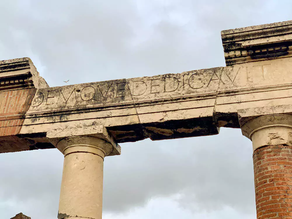 Edificio di Eumachia (Eumachia’s Building) in the Archaeological Park of Pompeii, Italy, featuring large brick walls, a grand entrance, and remnants of a colonnaded hall once used for commerce and public gatherings in ancient Roman times.