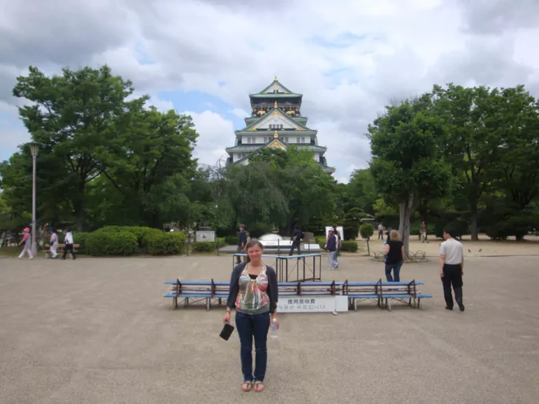 Katie standing in front of Osaka Castle