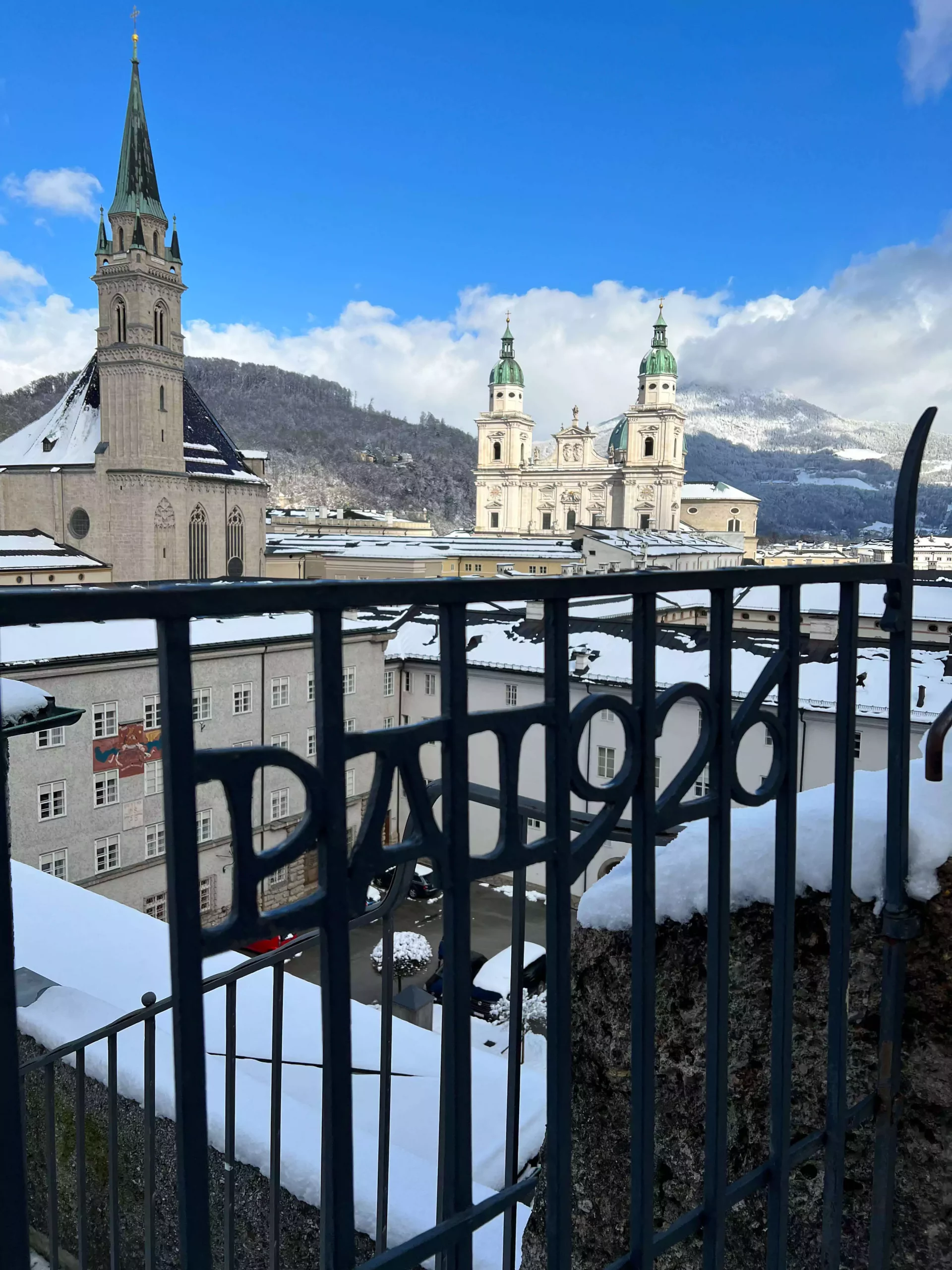 Snow-covered rooftops blanket Salzburg’s Old Town, highlighting the historic charm of its baroque buildings and narrow streets. The soft layer of snow adds a quiet, magical touch to the picturesque alpine cityscape.