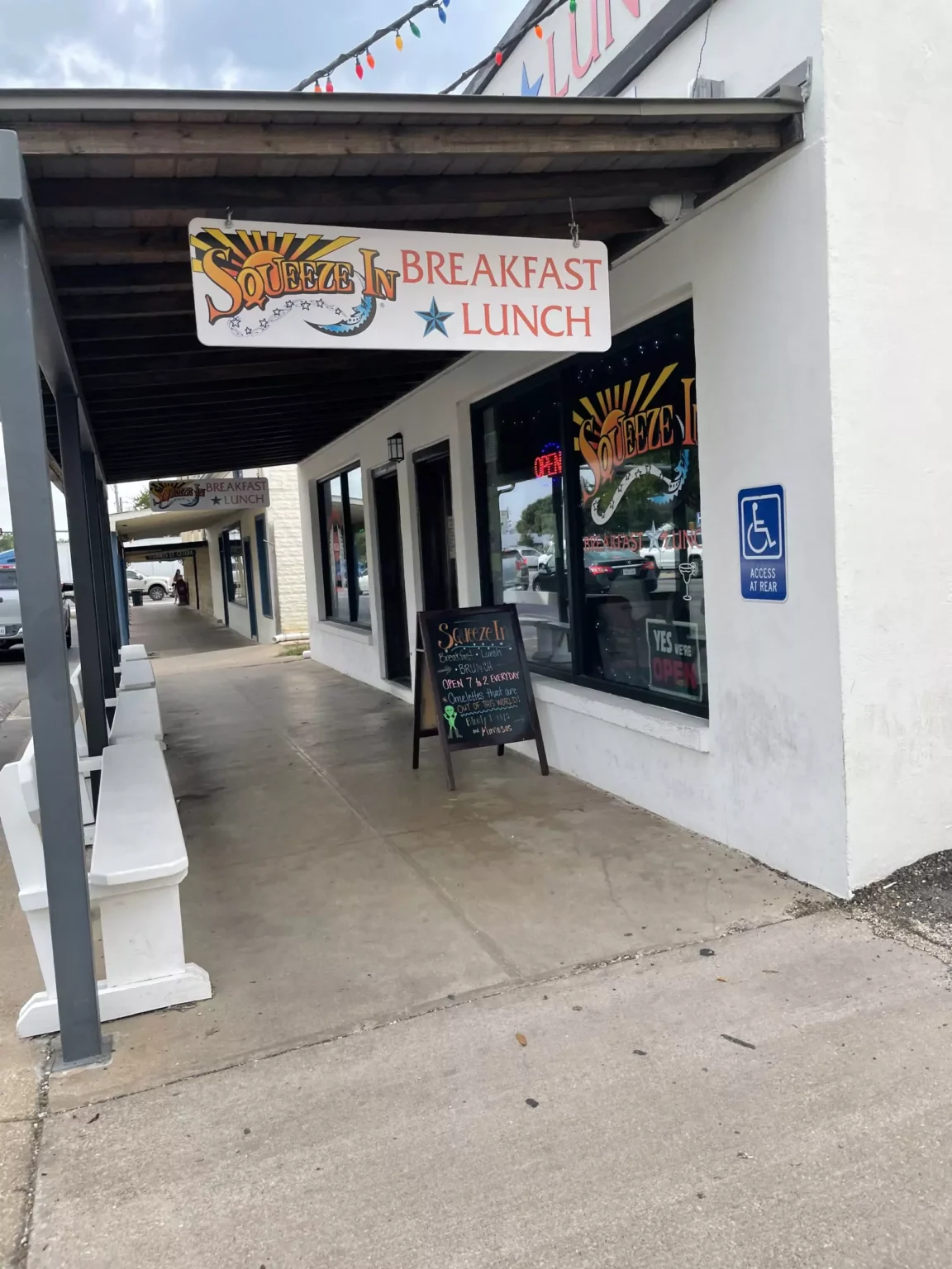 entrance to Squeeze In Diner