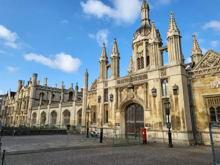 King’s College Chapel in Cambridge, England, showcasing stunning Gothic architecture with soaring windows and detailed stone carvings.