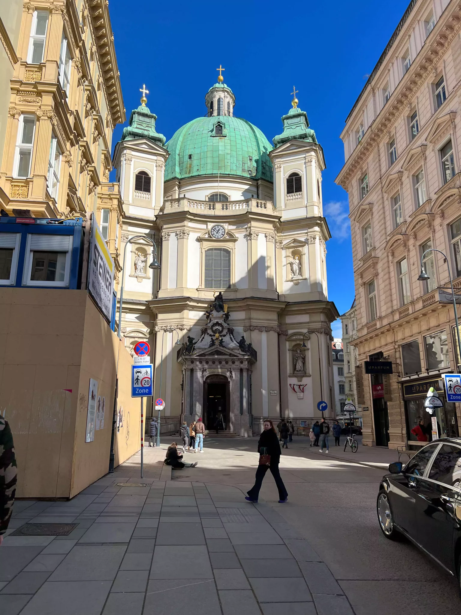 Vienna’s Graben at Petersplatz showcases elegant historic buildings, ornate façades, and upscale storefronts lining the bustling pedestrian street. The scene is rich with architectural detail and classic charm in the heart of the city.